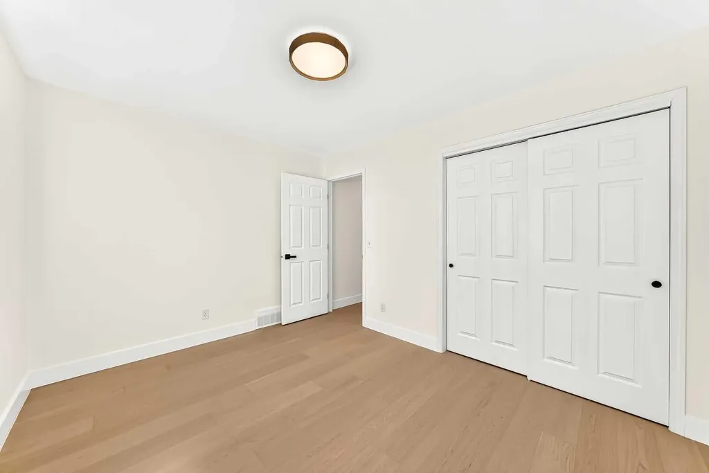 161 West Creek Pond Chestermere AB T1X 1H4