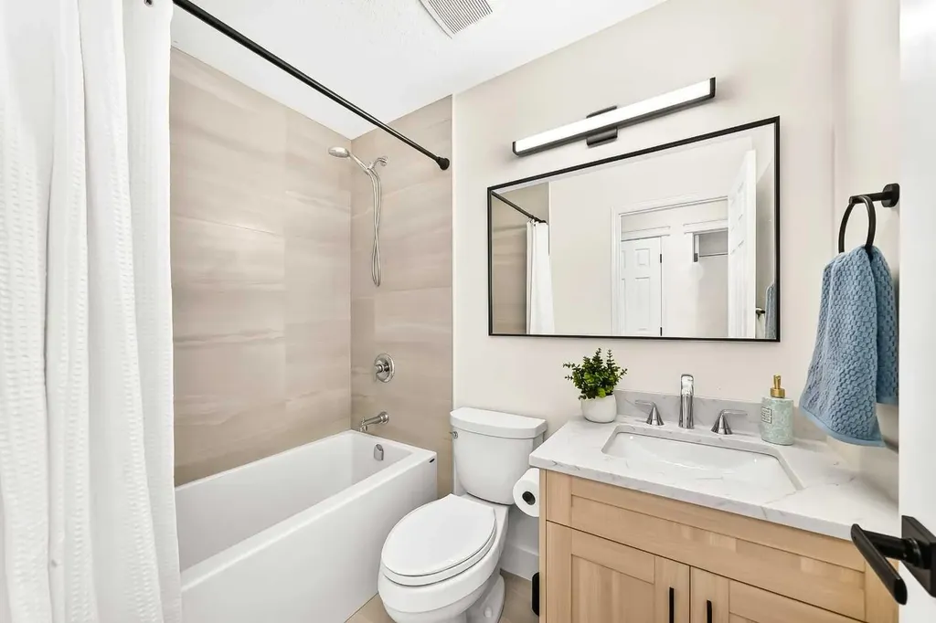 161 West Creek Pond Chestermere AB T1X 1H4