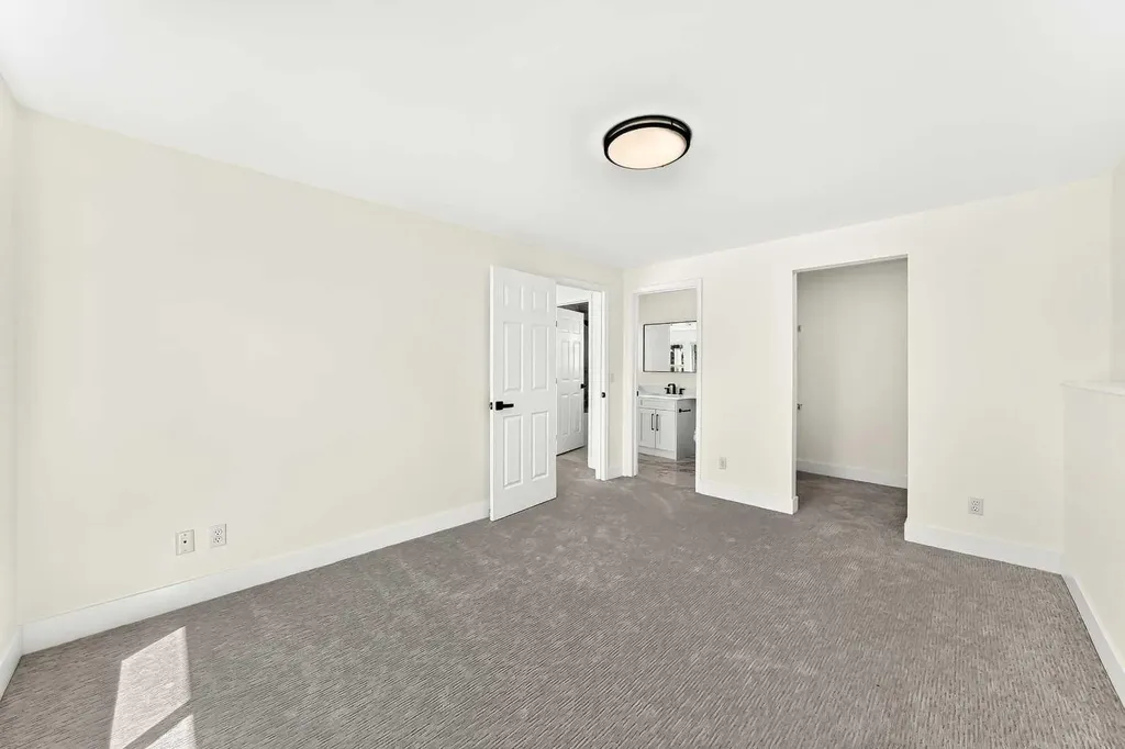 161 West Creek Pond Chestermere AB T1X 1H4