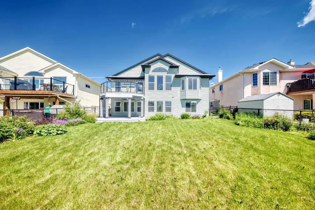 161 West Creek Pond Chestermere AB T1X 1H4