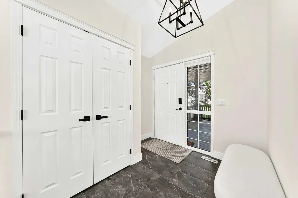 161 West Creek Pond Chestermere AB T1X 1H4