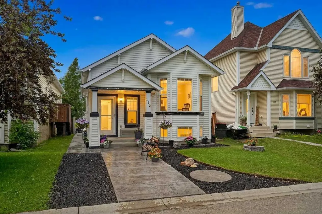 113 Mt Lorette Place SE Calgary AB T2Z 2M1