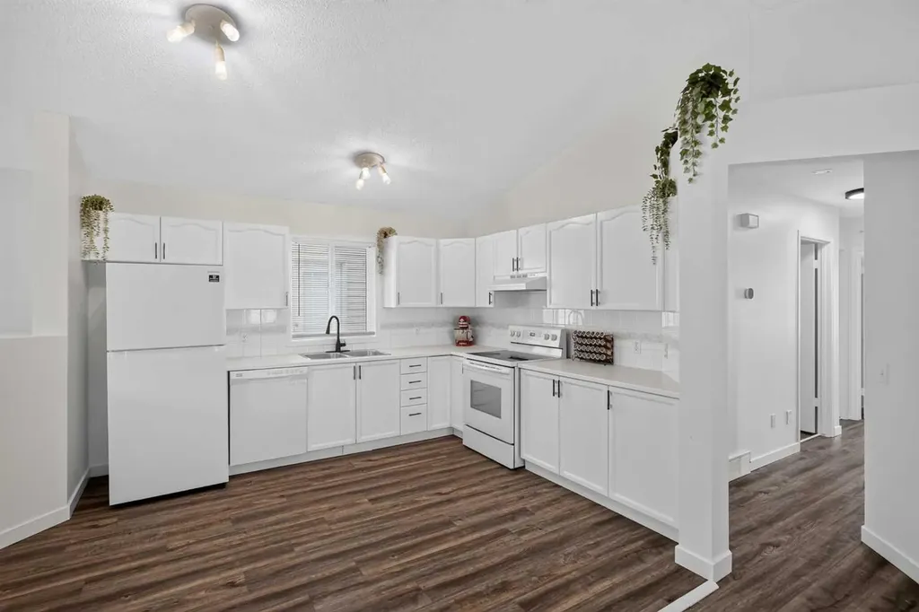 113 Mt Lorette Place SE Calgary AB T2Z 2M1