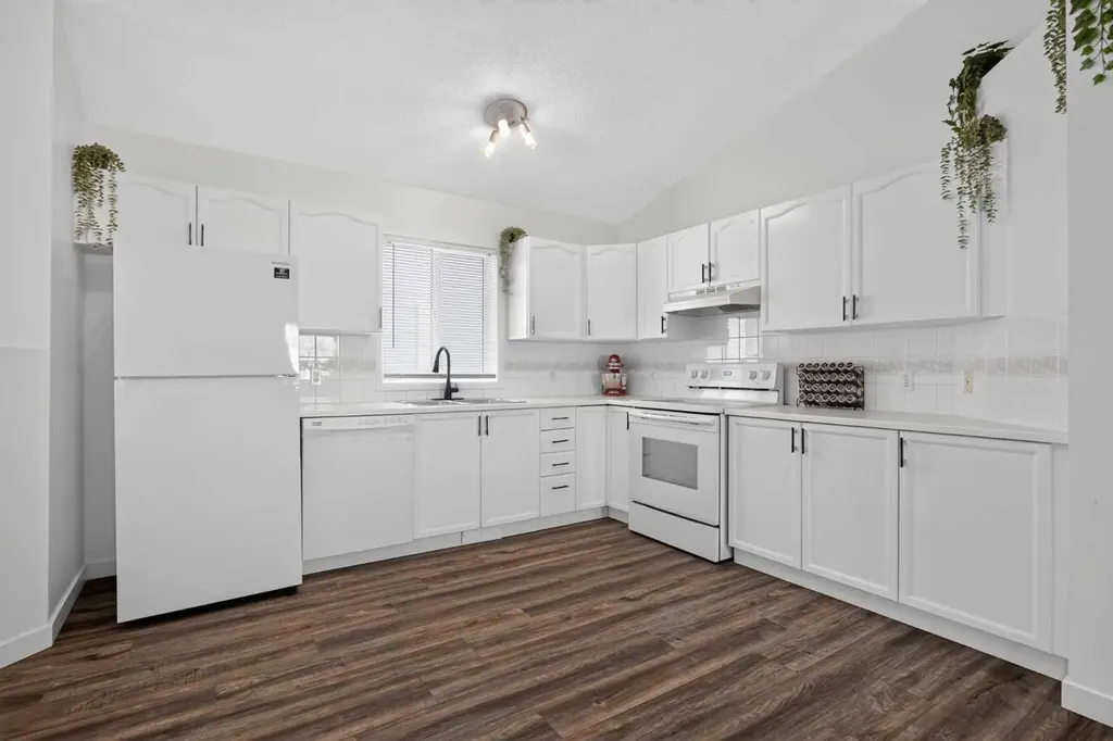 113 Mt Lorette Place SE Calgary AB T2Z 2M1