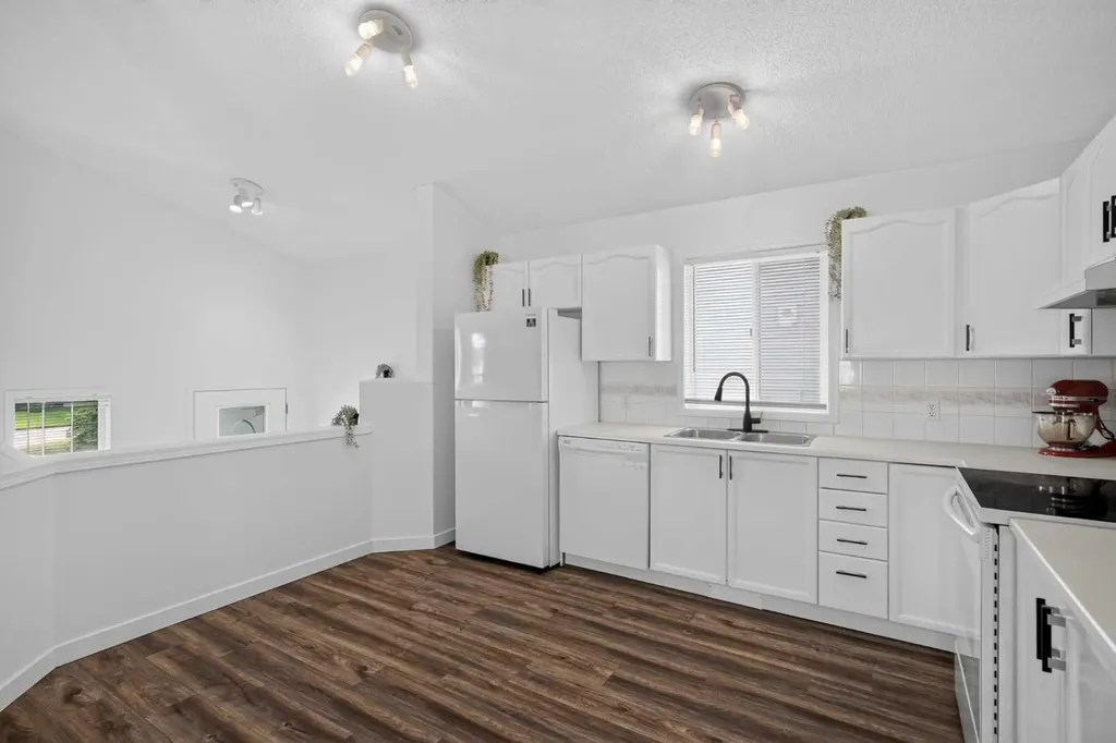 113 Mt Lorette Place SE Calgary AB T2Z 2M1