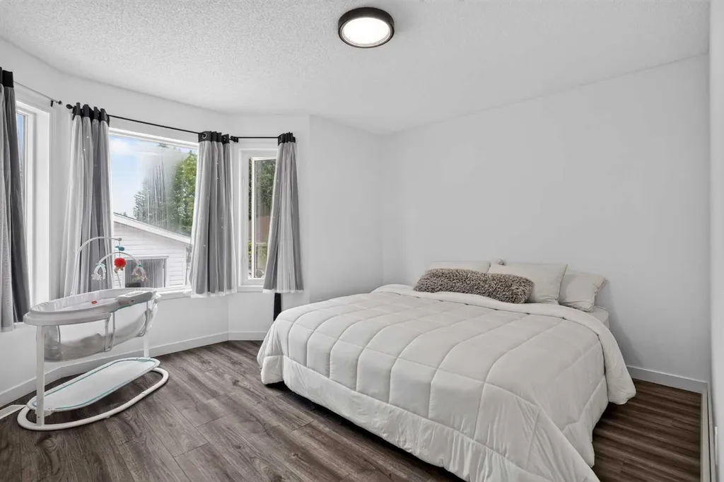 113 Mt Lorette Place SE Calgary AB T2Z 2M1