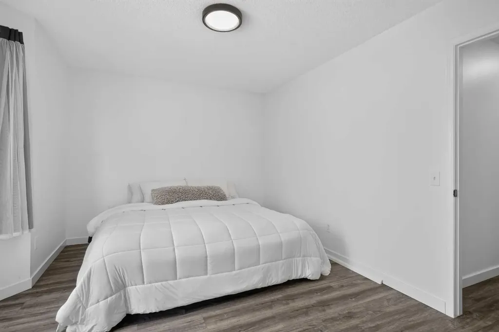 113 Mt Lorette Place SE Calgary AB T2Z 2M1