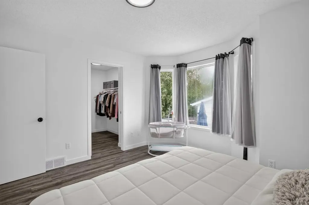 113 Mt Lorette Place SE Calgary AB T2Z 2M1