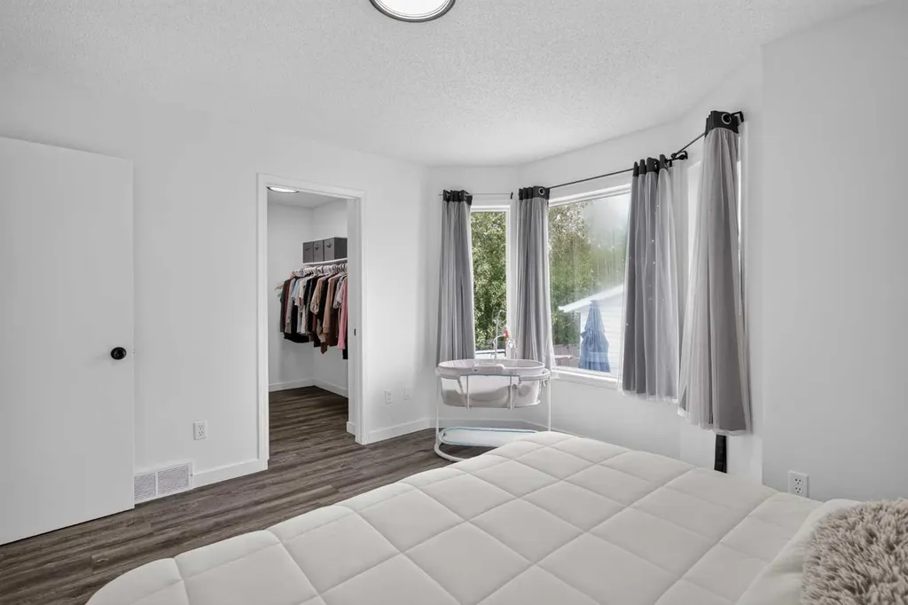 113 Mt Lorette Place SE Calgary AB T2Z 2M1