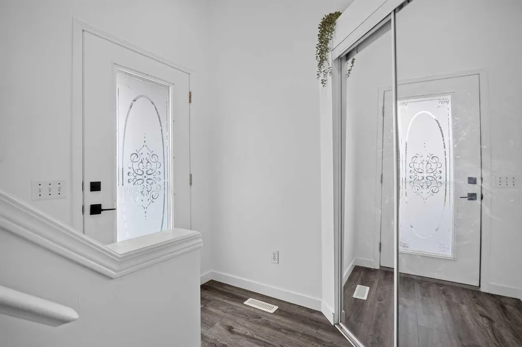 113 Mt Lorette Place SE Calgary AB T2Z 2M1