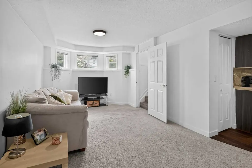 113 Mt Lorette Place SE Calgary AB T2Z 2M1