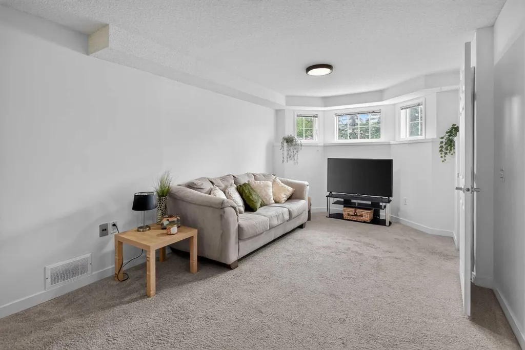 113 Mt Lorette Place SE Calgary AB T2Z 2M1