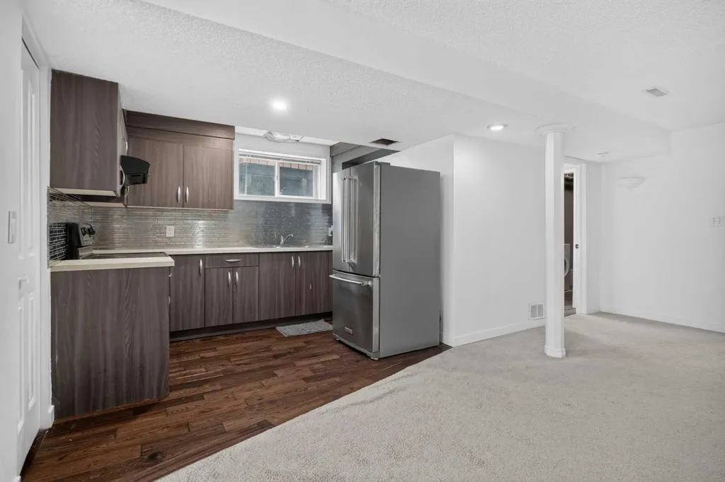 113 Mt Lorette Place SE Calgary AB T2Z 2M1