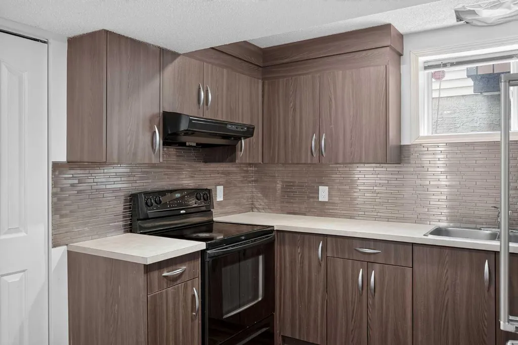 113 Mt Lorette Place SE Calgary AB T2Z 2M1