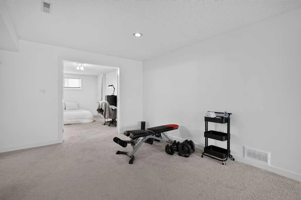 113 Mt Lorette Place SE Calgary AB T2Z 2M1