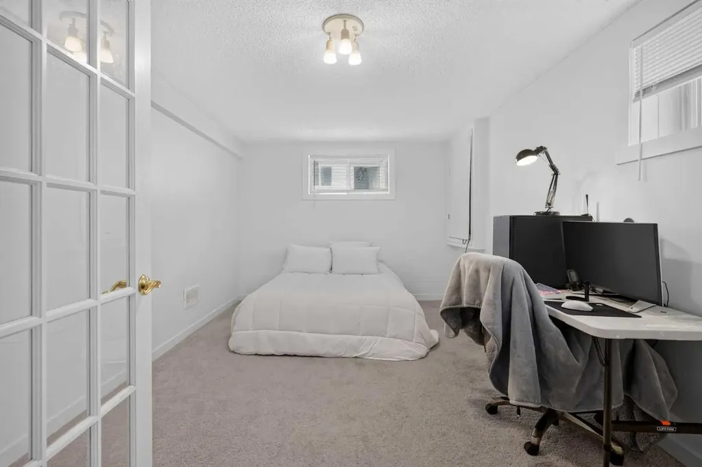 113 Mt Lorette Place SE Calgary AB T2Z 2M1