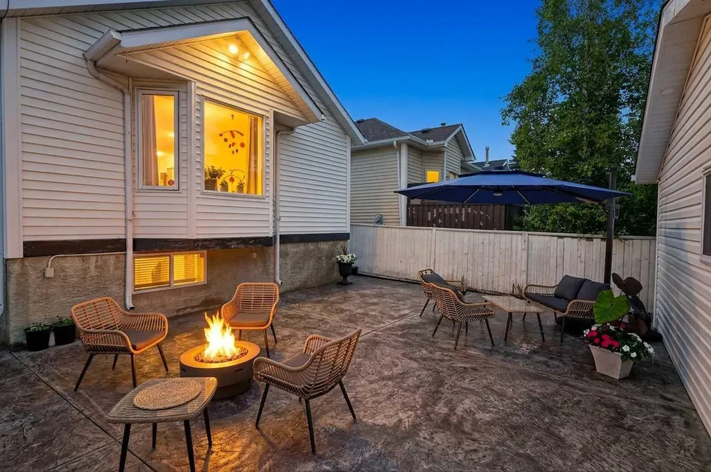 113 Mt Lorette Place SE Calgary AB T2Z 2M1