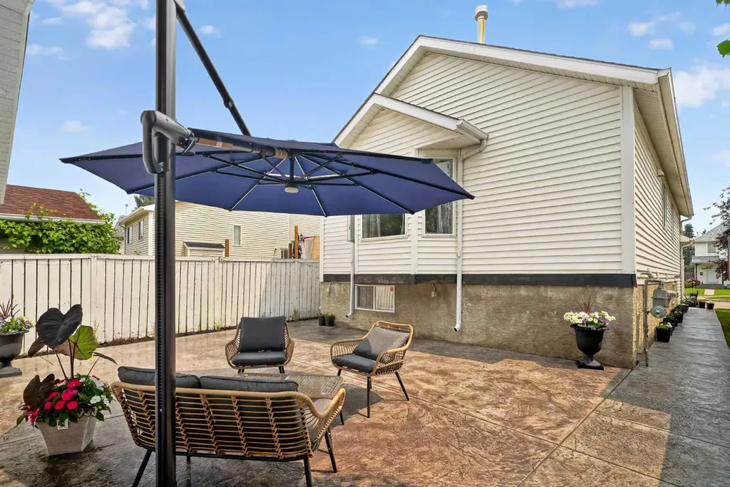 113 Mt Lorette Place SE Calgary AB T2Z 2M1