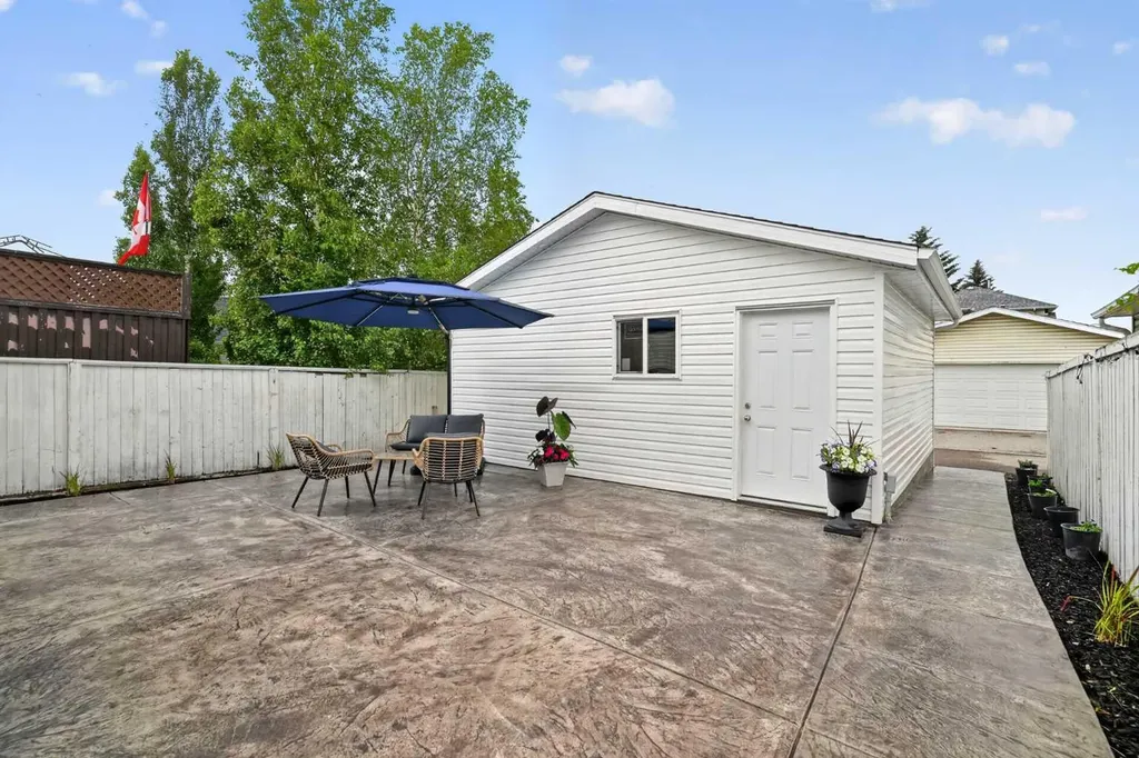 113 Mt Lorette Place SE Calgary AB T2Z 2M1