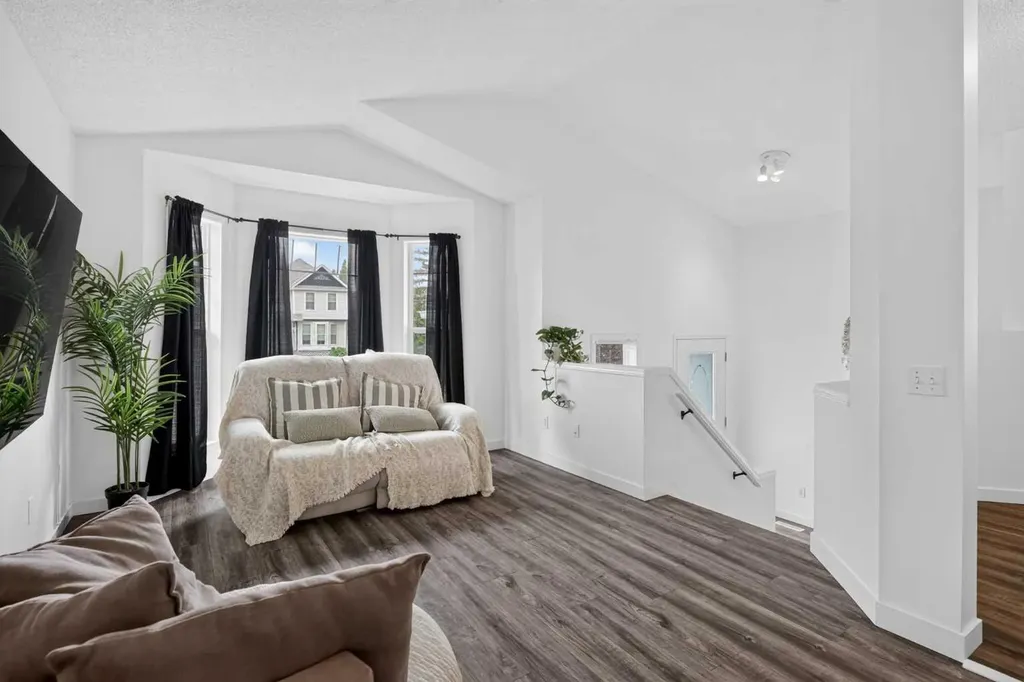 113 Mt Lorette Place SE Calgary AB T2Z 2M1