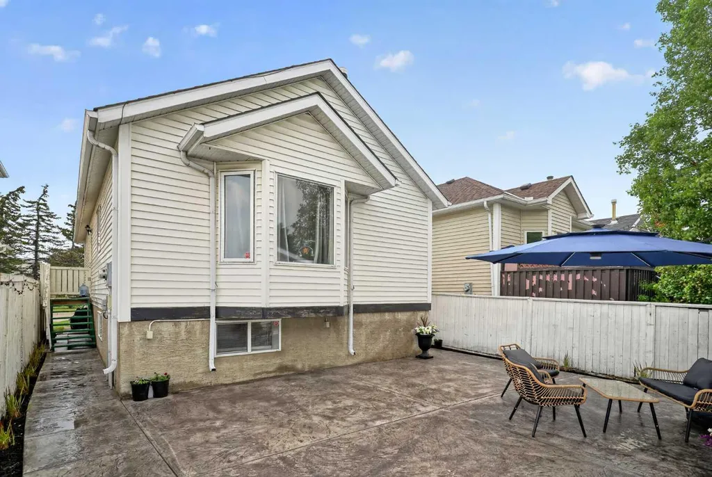 113 Mt Lorette Place SE Calgary AB T2Z 2M1