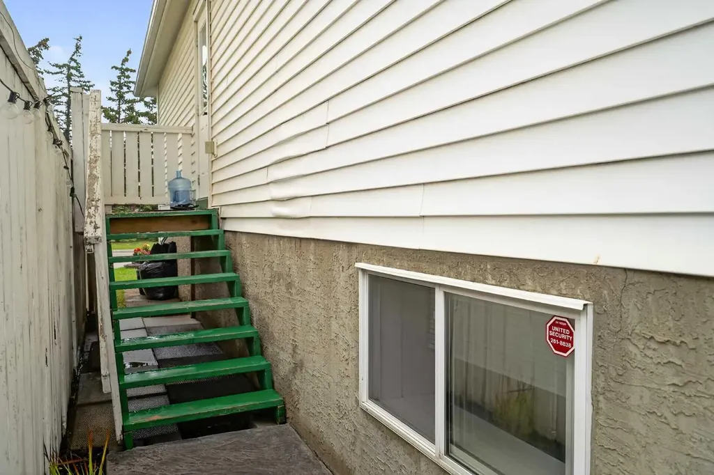 113 Mt Lorette Place SE Calgary AB T2Z 2M1