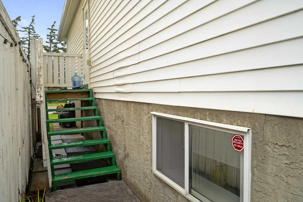 113 Mt Lorette Place SE Calgary AB T2Z 2M1