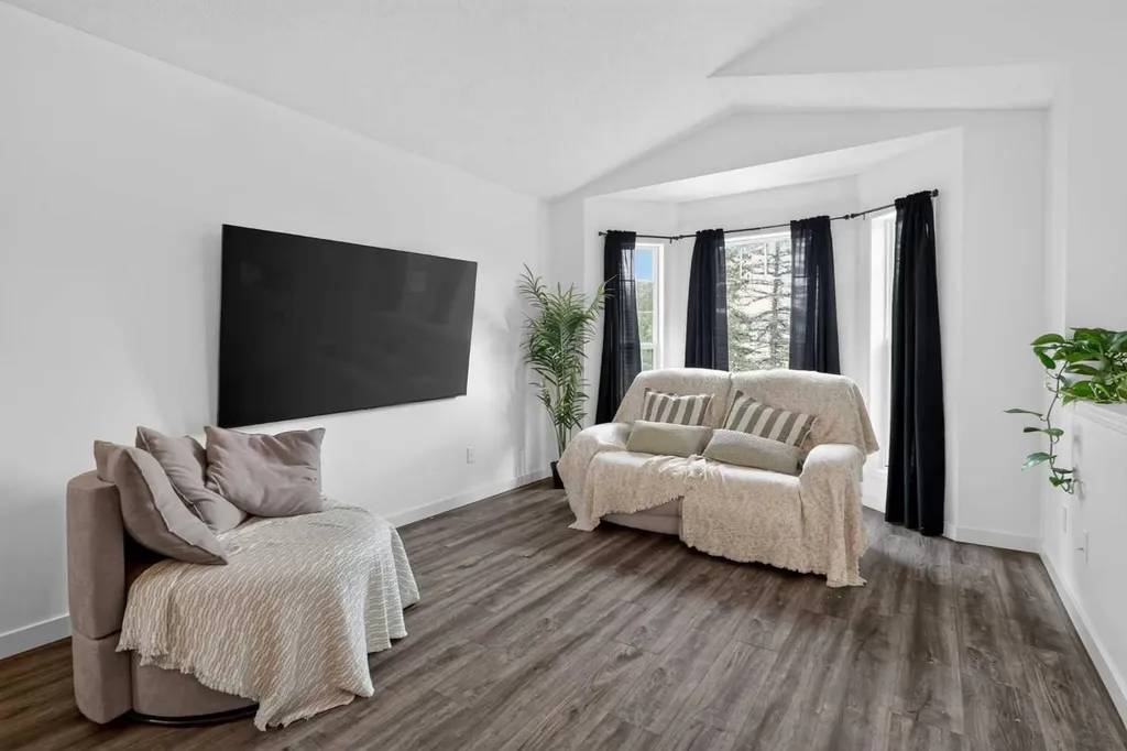 113 Mt Lorette Place SE Calgary AB T2Z 2M1