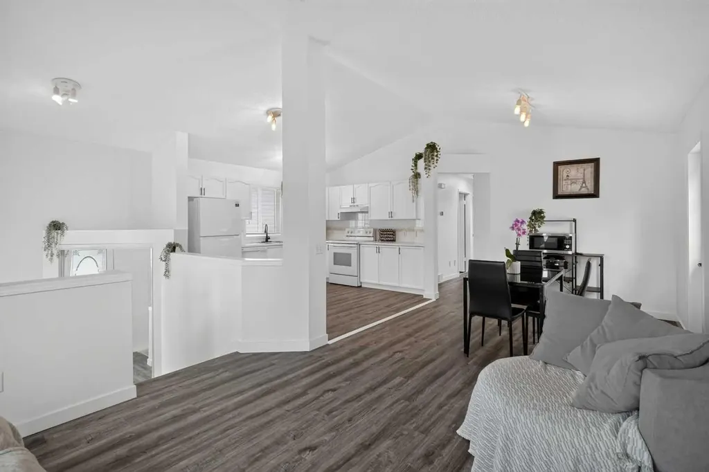 113 Mt Lorette Place SE Calgary AB T2Z 2M1