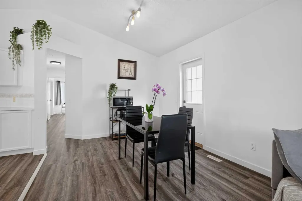 113 Mt Lorette Place SE Calgary AB T2Z 2M1