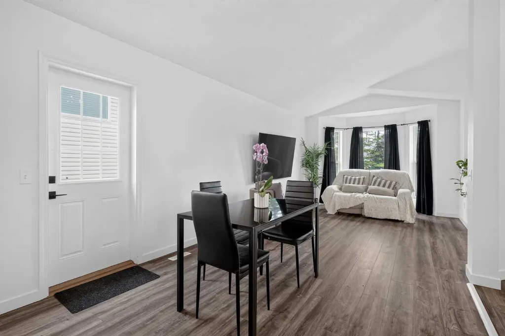 113 Mt Lorette Place SE Calgary AB T2Z 2M1