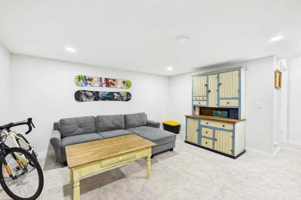 906 Sage Meadows Gardens NW Calgary AB T3P 1K3