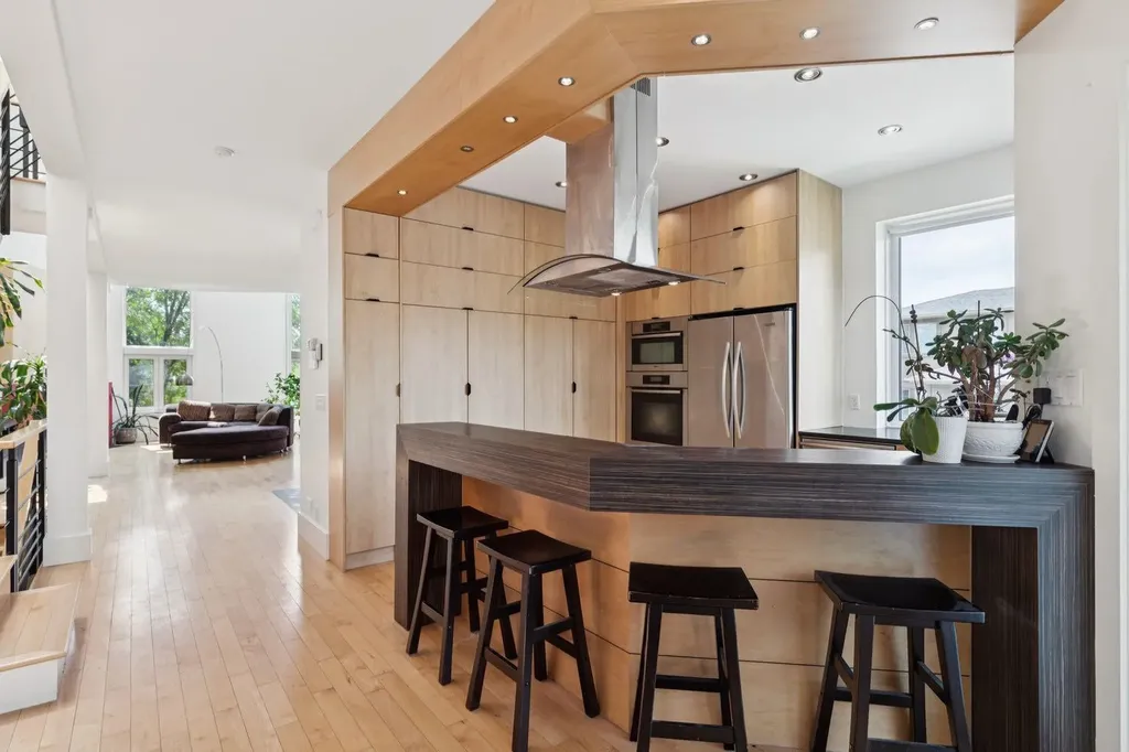 2344 Broadview Road NW Calgary AB T2N 3J4