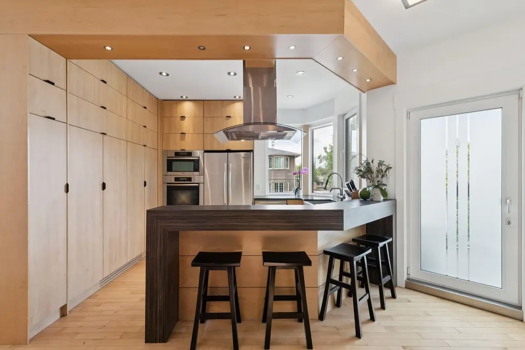 2344 Broadview Road NW Calgary AB T2N 3J4