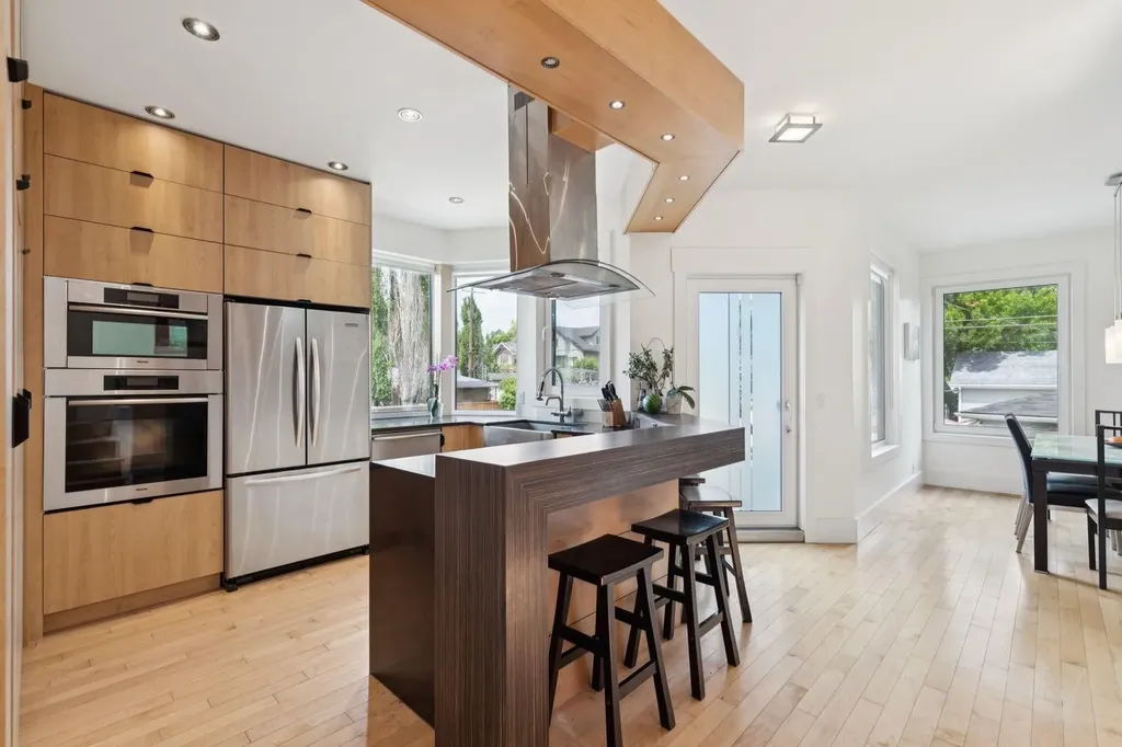 2344 Broadview Road NW Calgary AB T2N 3J4