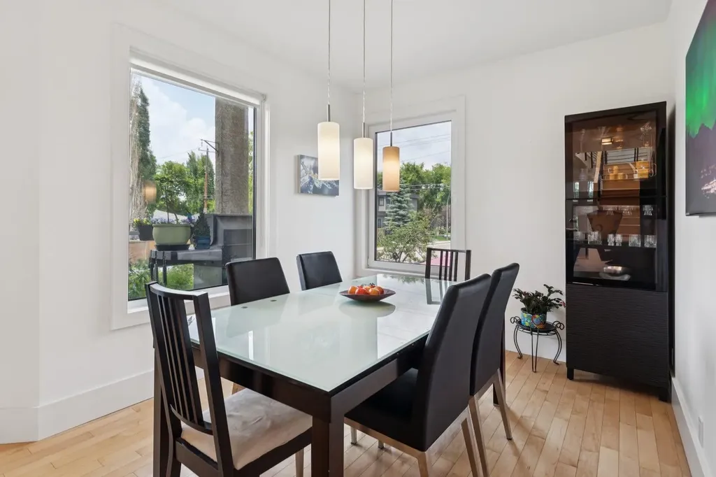 2344 Broadview Road NW Calgary AB T2N 3J4