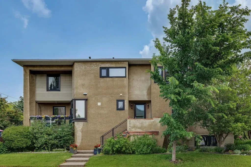 2344 Broadview Road NW Calgary AB T2N 3J4