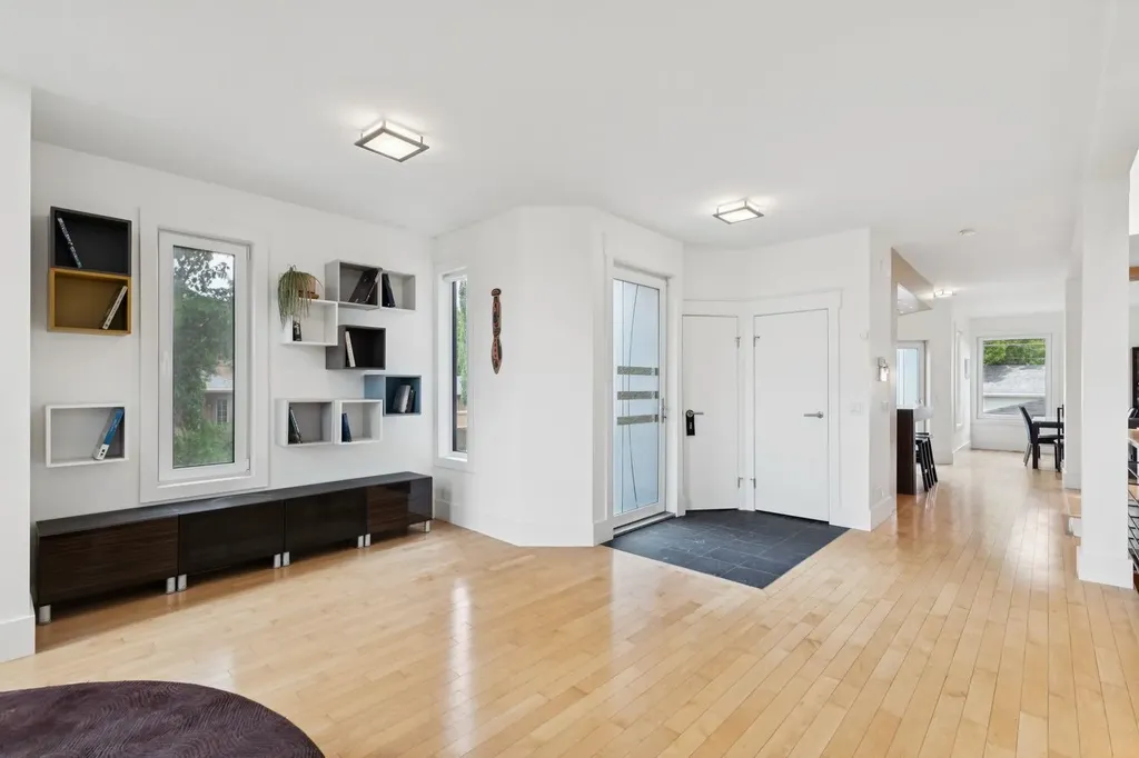 2344 Broadview Road NW Calgary AB T2N 3J4