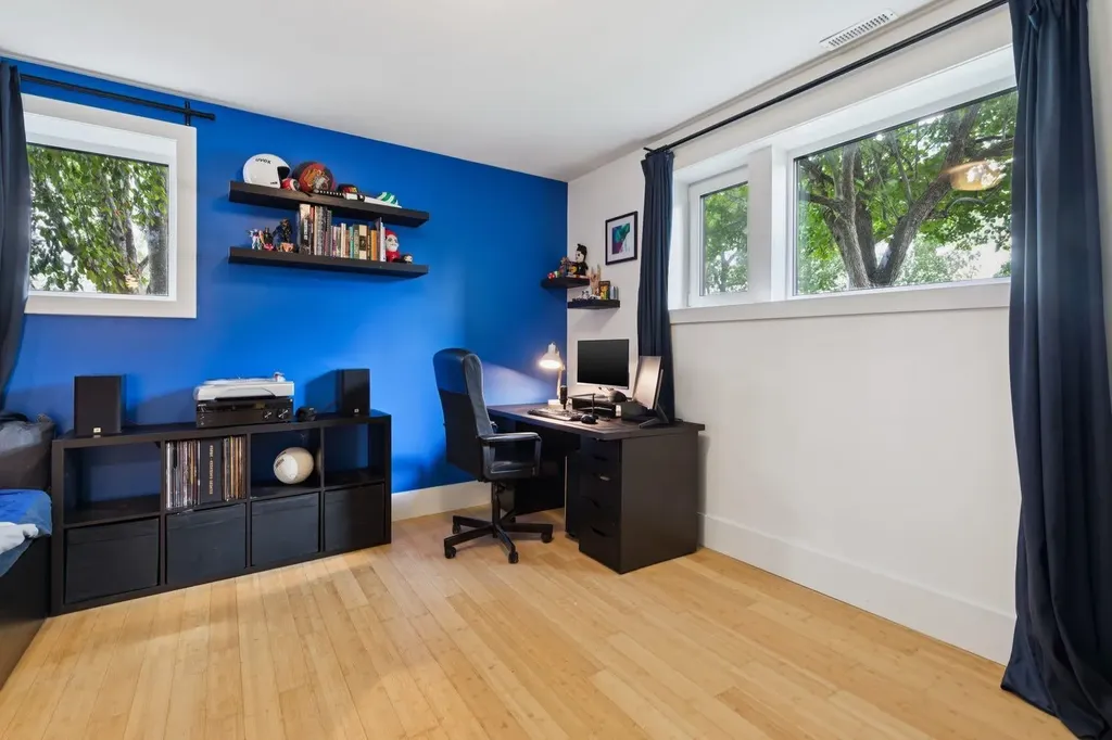 2344 Broadview Road NW Calgary AB T2N 3J4