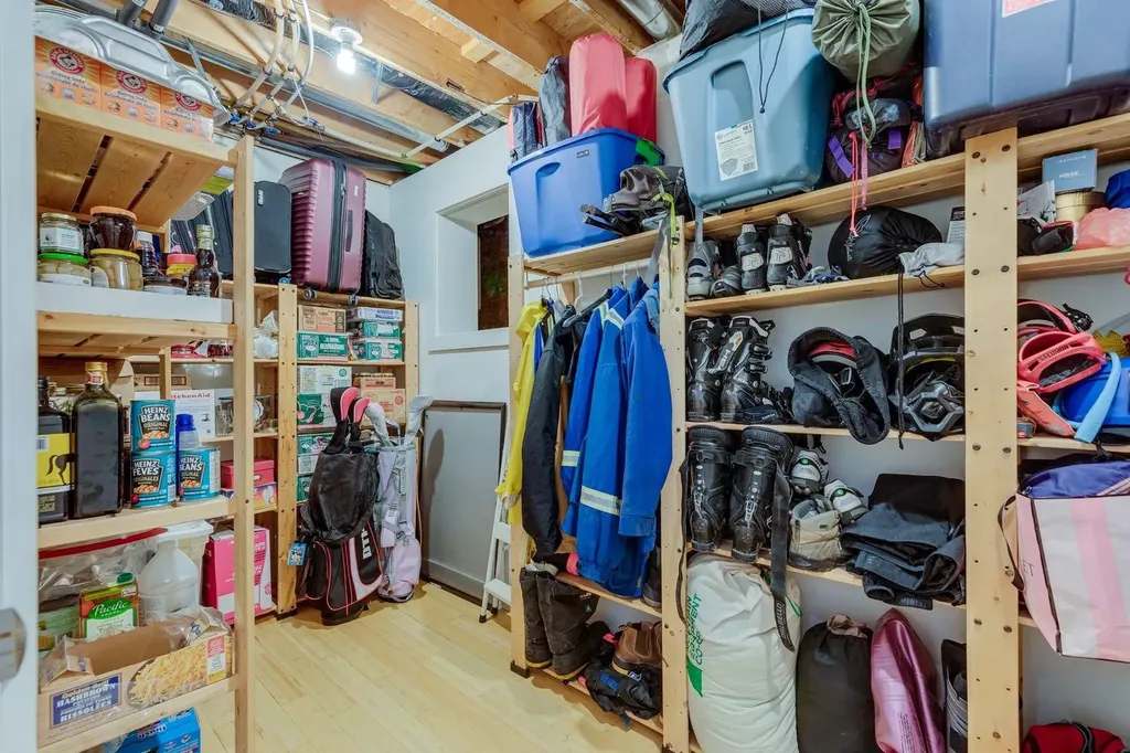 2344 Broadview Road NW Calgary AB T2N 3J4