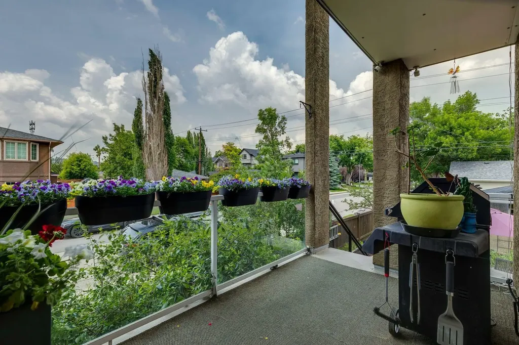 2344 Broadview Road NW Calgary AB T2N 3J4