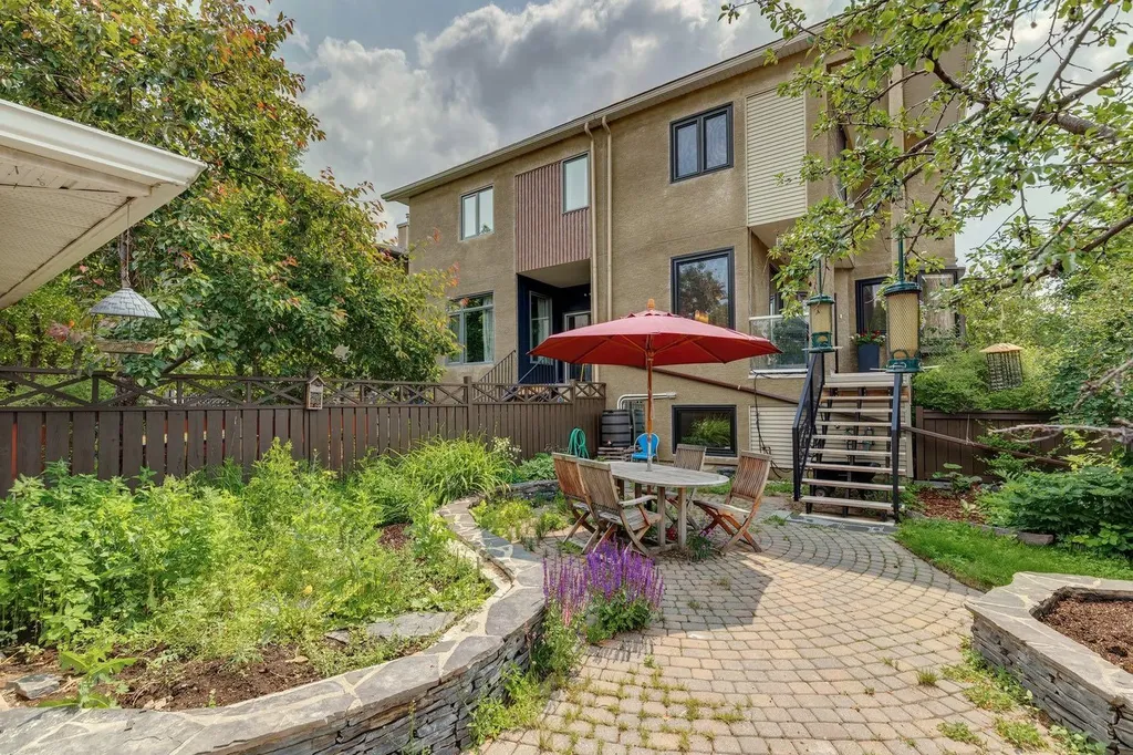 2344 Broadview Road NW Calgary AB T2N 3J4