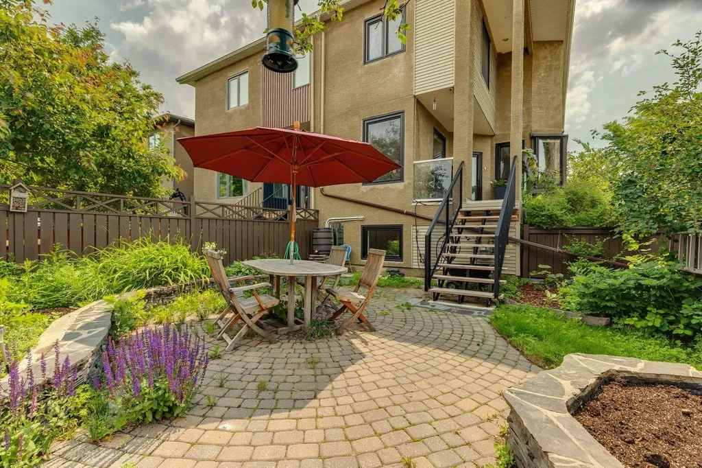 2344 Broadview Road NW Calgary AB T2N 3J4