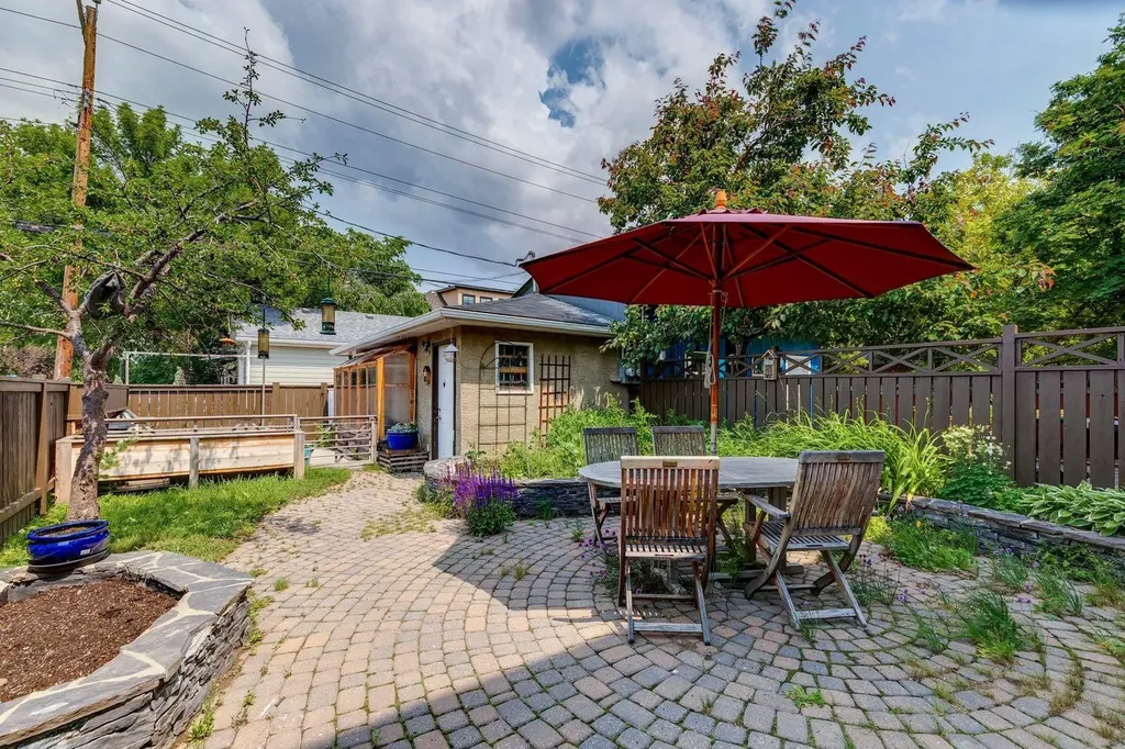 2344 Broadview Road NW Calgary AB T2N 3J4