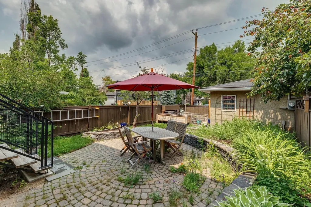 2344 Broadview Road NW Calgary AB T2N 3J4