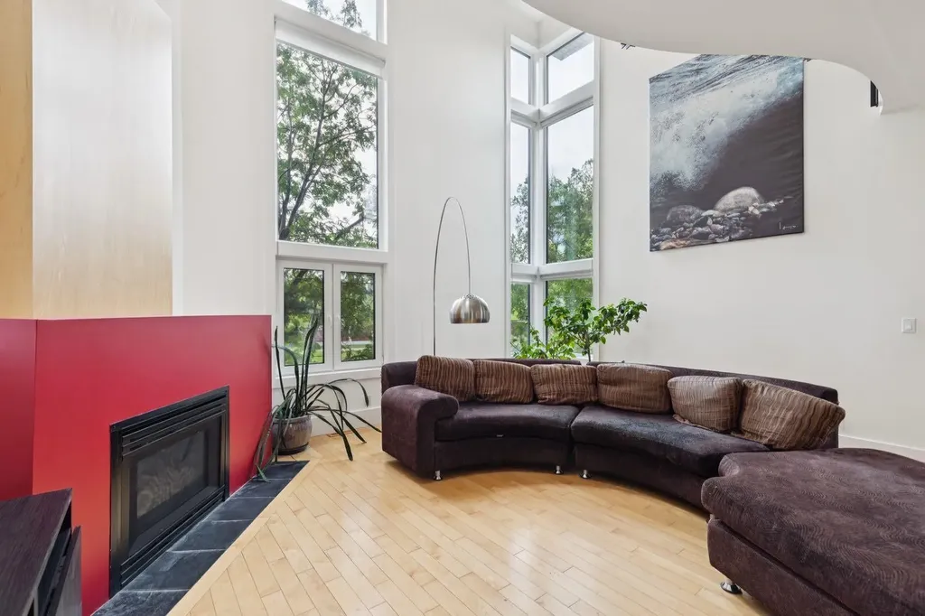 2344 Broadview Road NW Calgary AB T2N 3J4