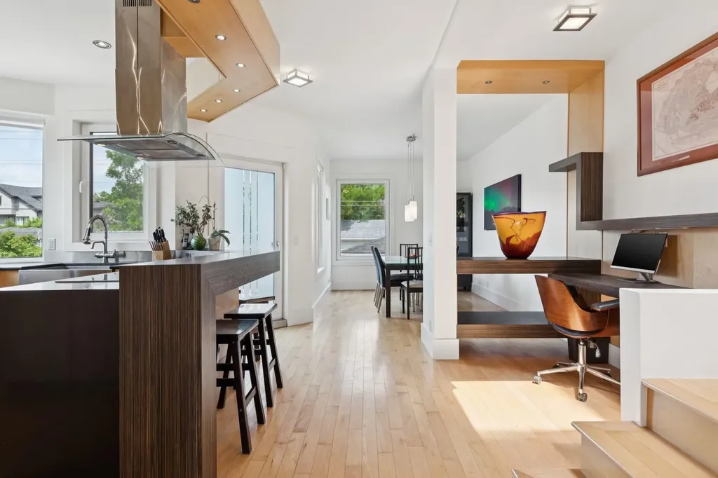2344 Broadview Road NW Calgary AB T2N 3J4