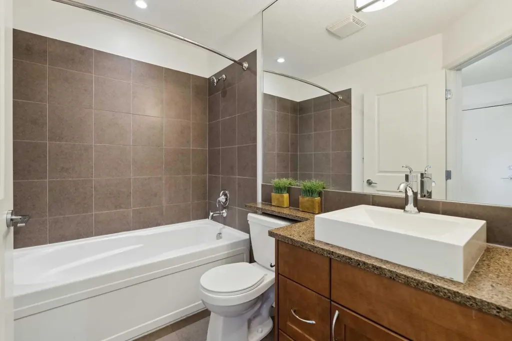 211 13 Avenue SE Calgary AB T2G 1E1