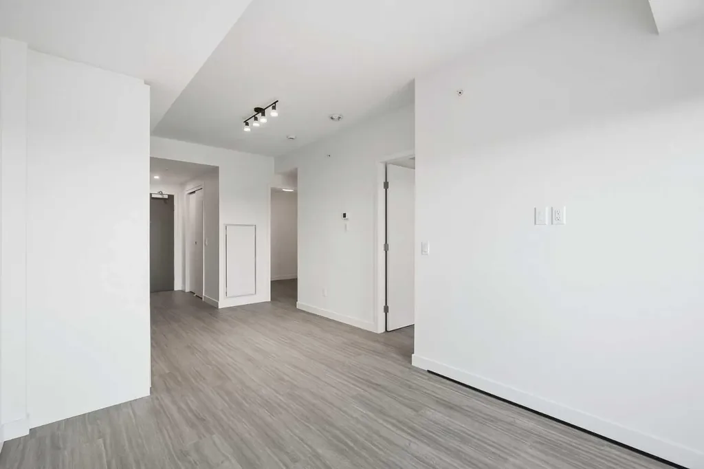 730 2 Avenue SW Calgary AB T2P 1R8