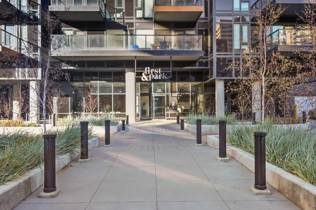 730 2 Avenue SW Calgary AB T2P 1R8